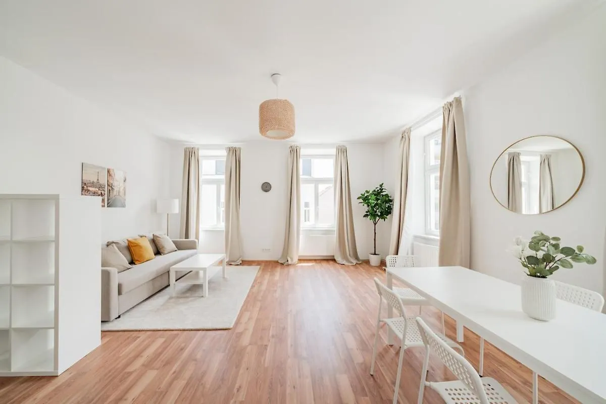 Central Two Room Apartment Vienne